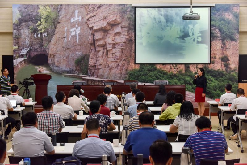 觀看一場(chǎng)專題訪談